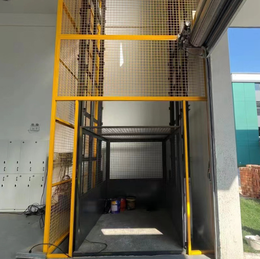 东营导轨式升降机助力物流园破解运输难题